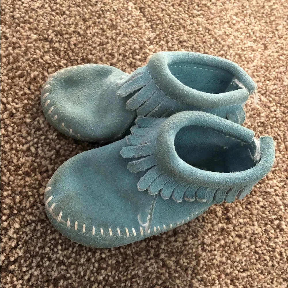 Minnetonka baby infant size 3 blue suede leather fringe booties shoes moccasins